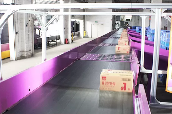 重い段ボール製品の片側仕分け